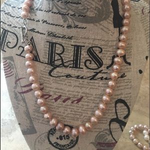 Genuine pearl necklace pink